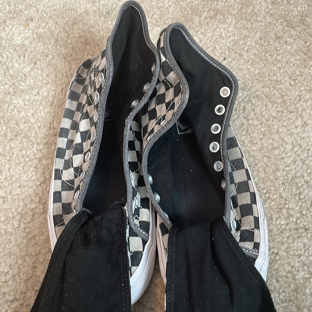 Vans - Picture 2 of 9